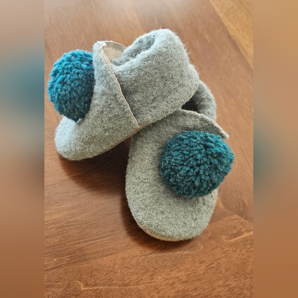 Baby Pom Pom Shoes 4.5in